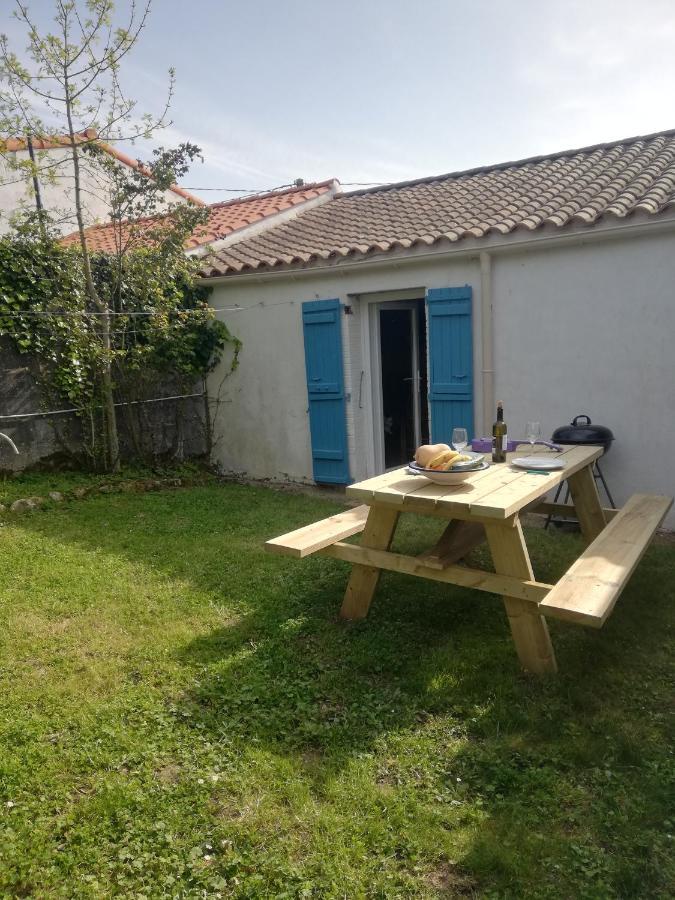Le gîte des Mégalithes Le Bernard Extérieur photo